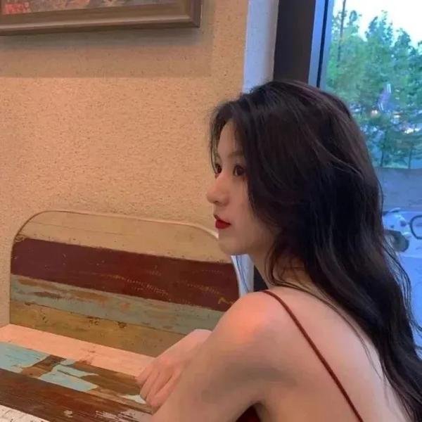索女罗拉封面