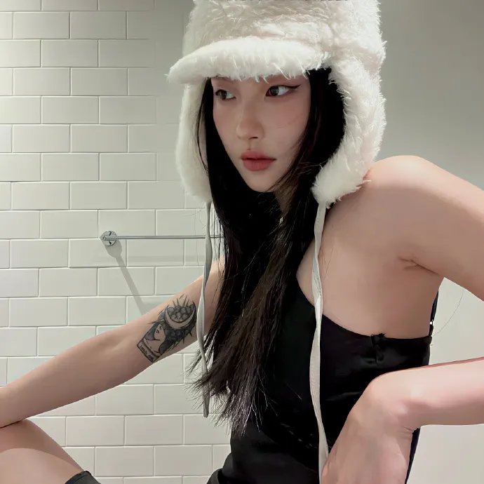 我仍在这里封面
